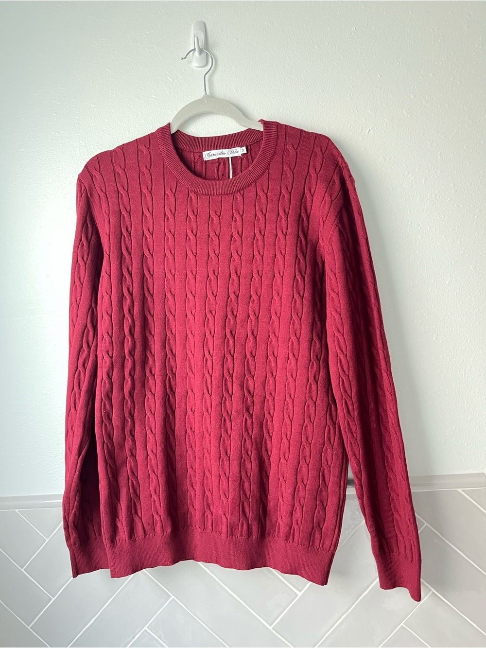 Men's Cable Knit Crewneck Sweater in Berry Red size M
